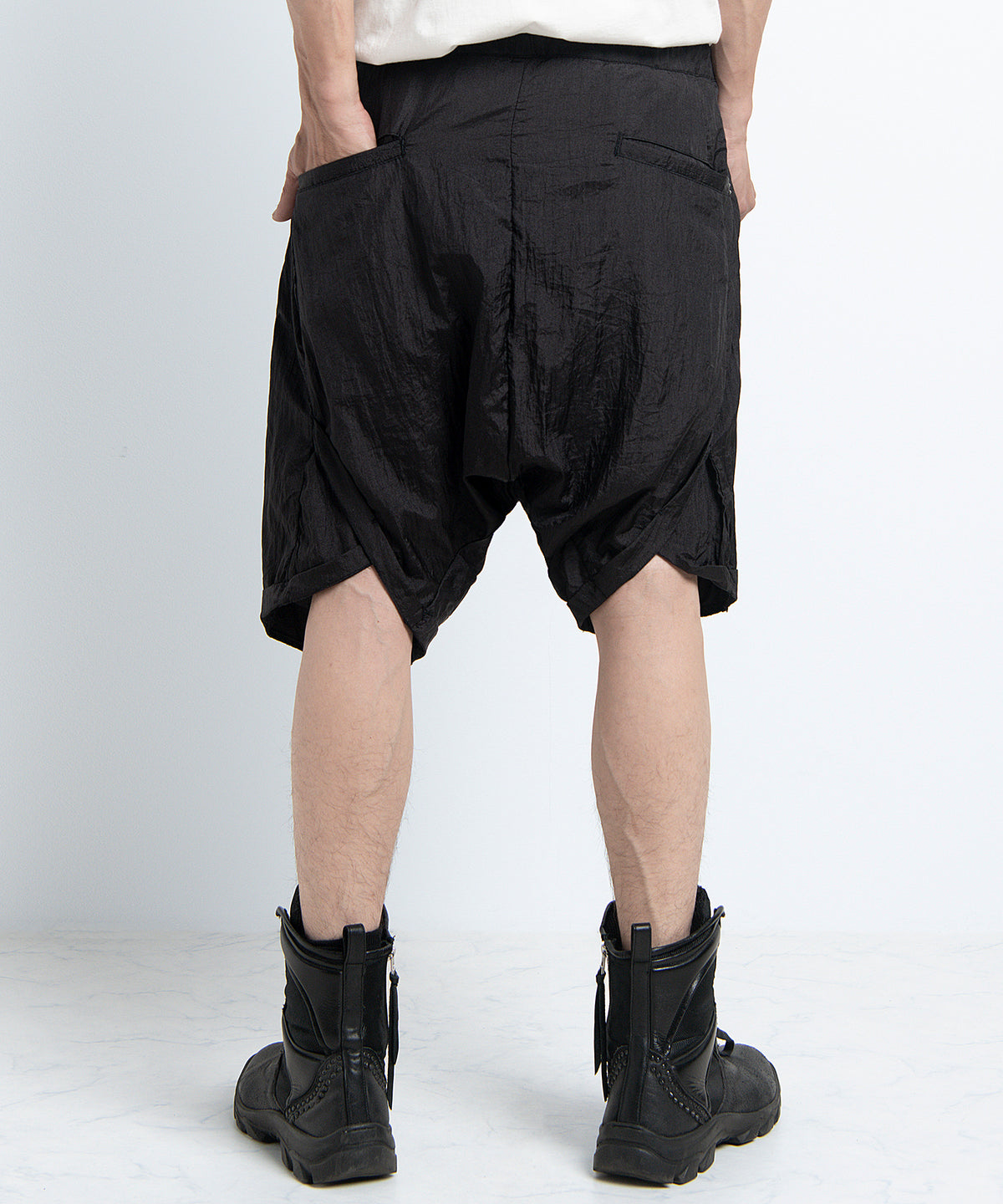 2401-PT11 Parachute Lazy Shorts Black