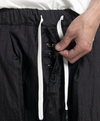2401-PT11 Parachute Lazy Shorts Black