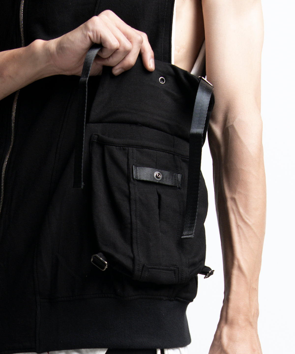 2401-TP08 Black Raven Vest 05 Black