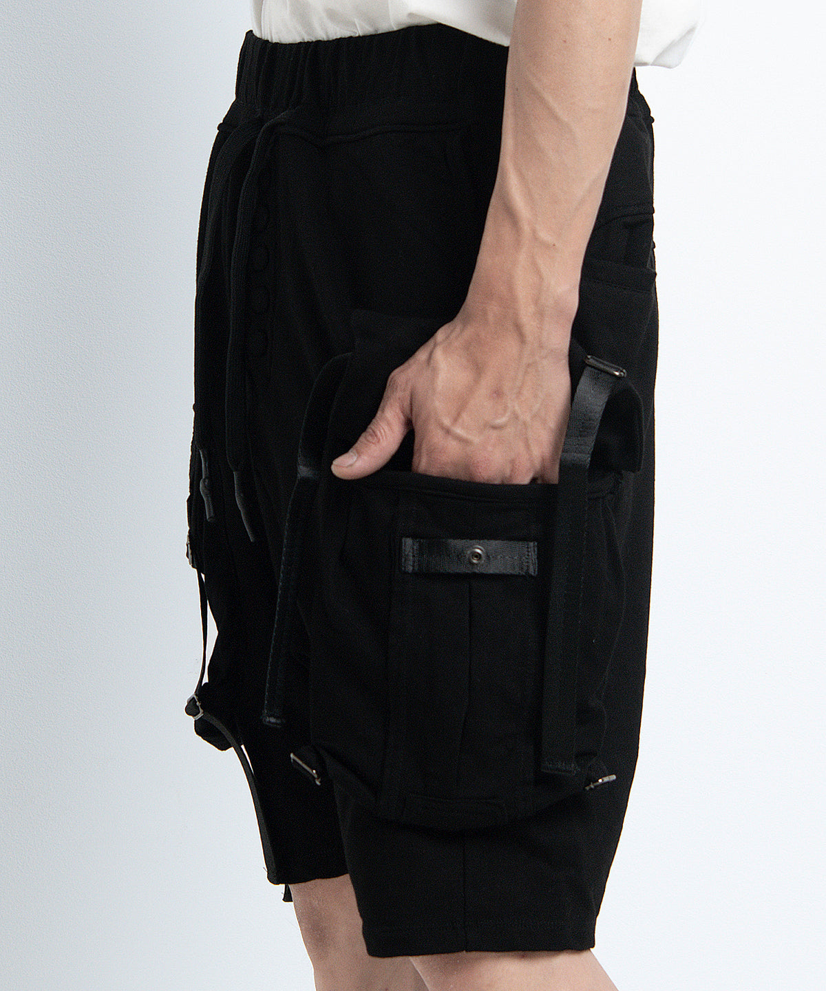 2401-PT06 Black Raven Shorts 05 Black