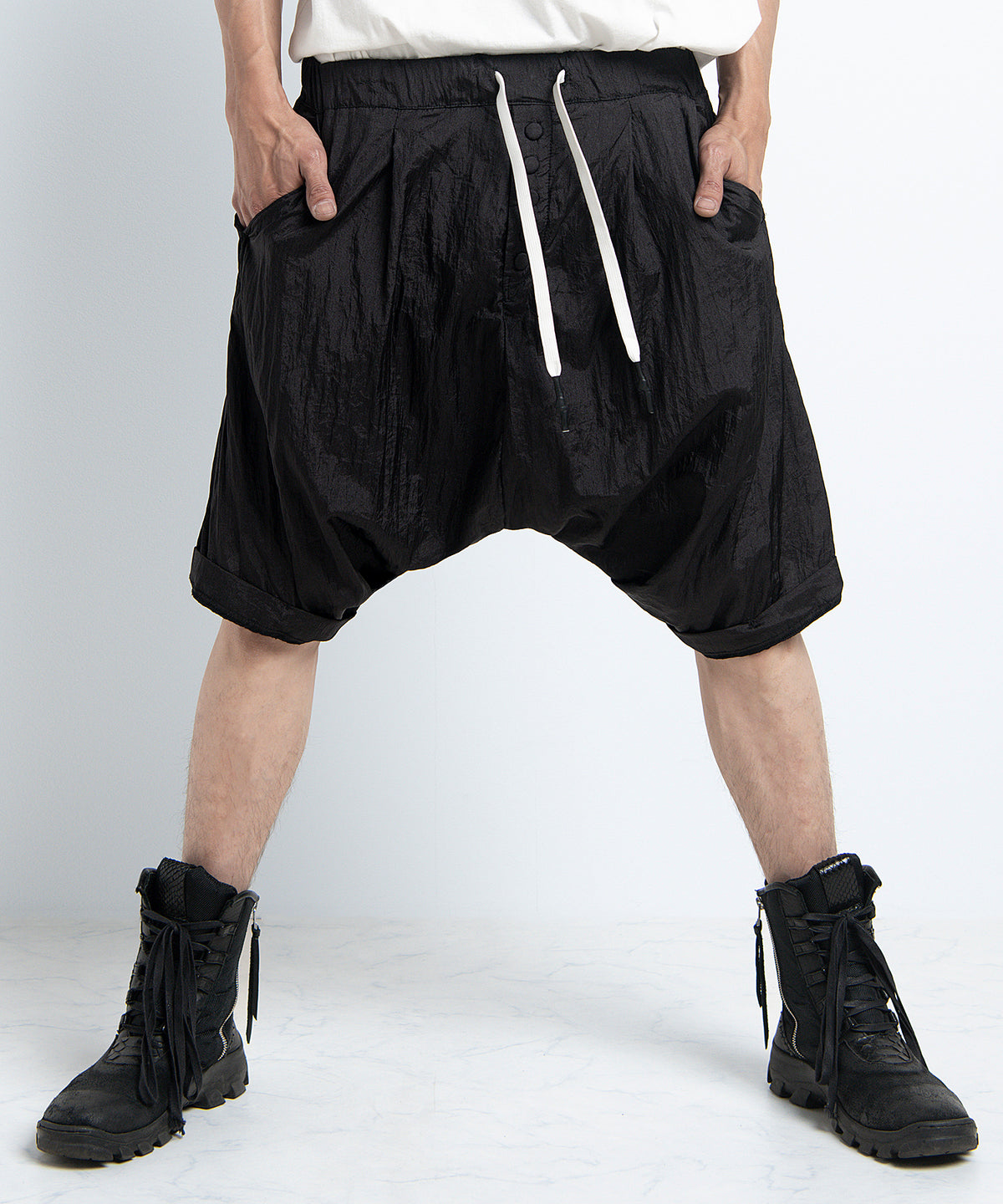 2401-PT11 Parachute Lazy Shorts Black