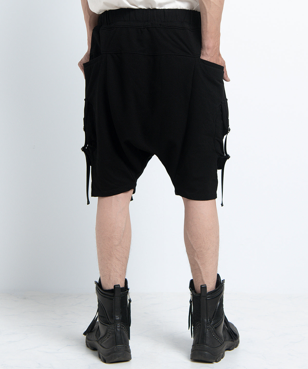 2401-PT06 Black Raven Shorts 05 Black