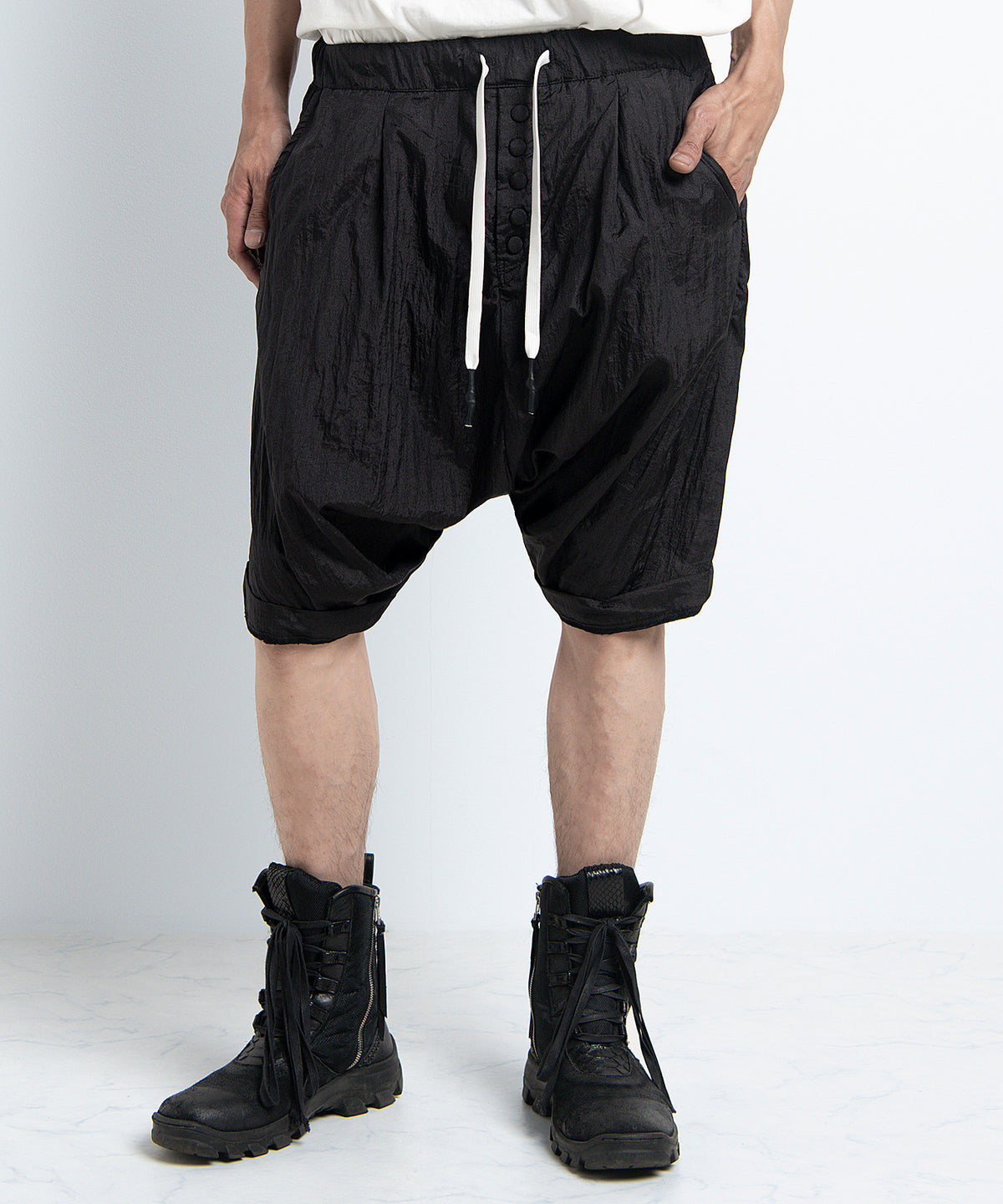 2401-PT11 Parachute Lazy Shorts Black