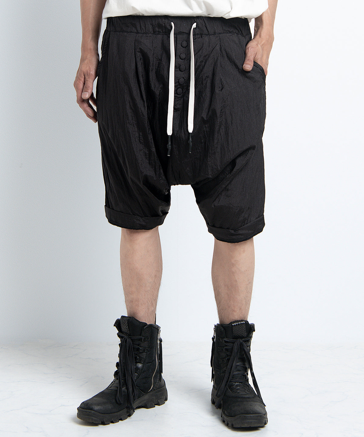 2401-PT11 Parachute Lazy Shorts Black