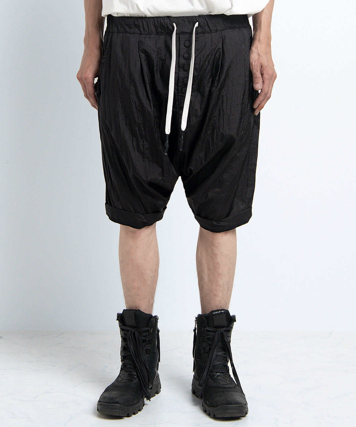 2401-PT11 Parachute Lazy Shorts Black