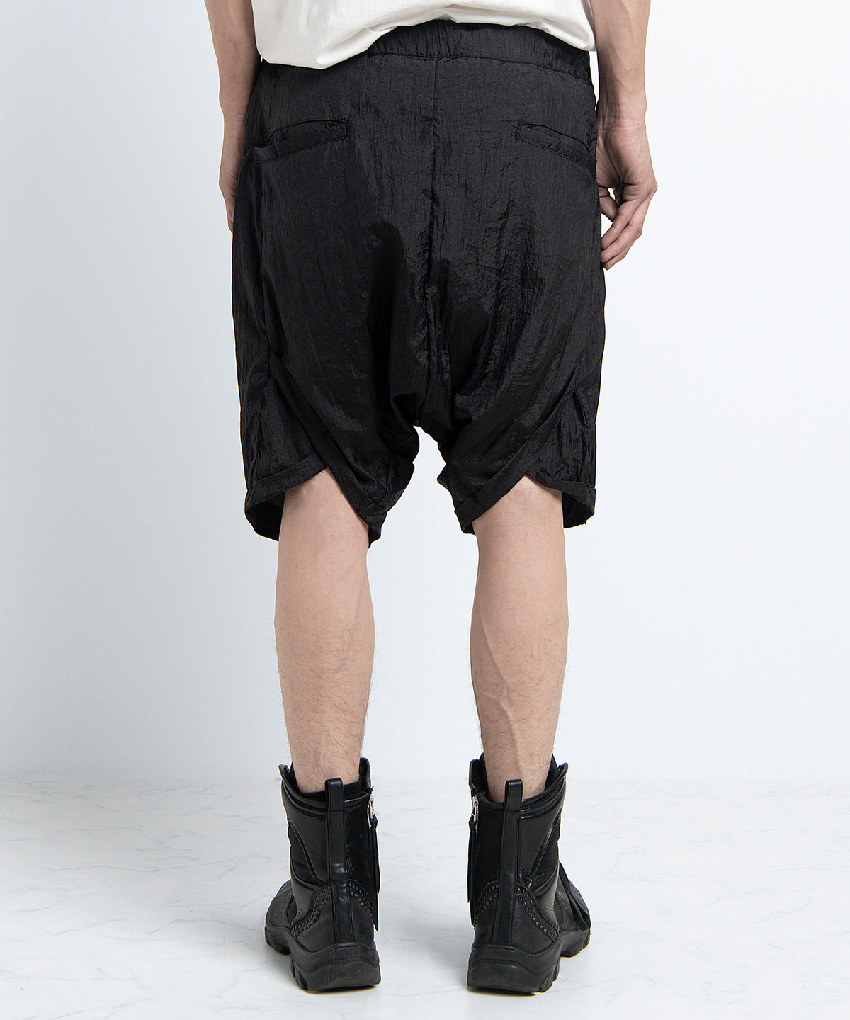 2401-PT11 Parachute Lazy Shorts Black
