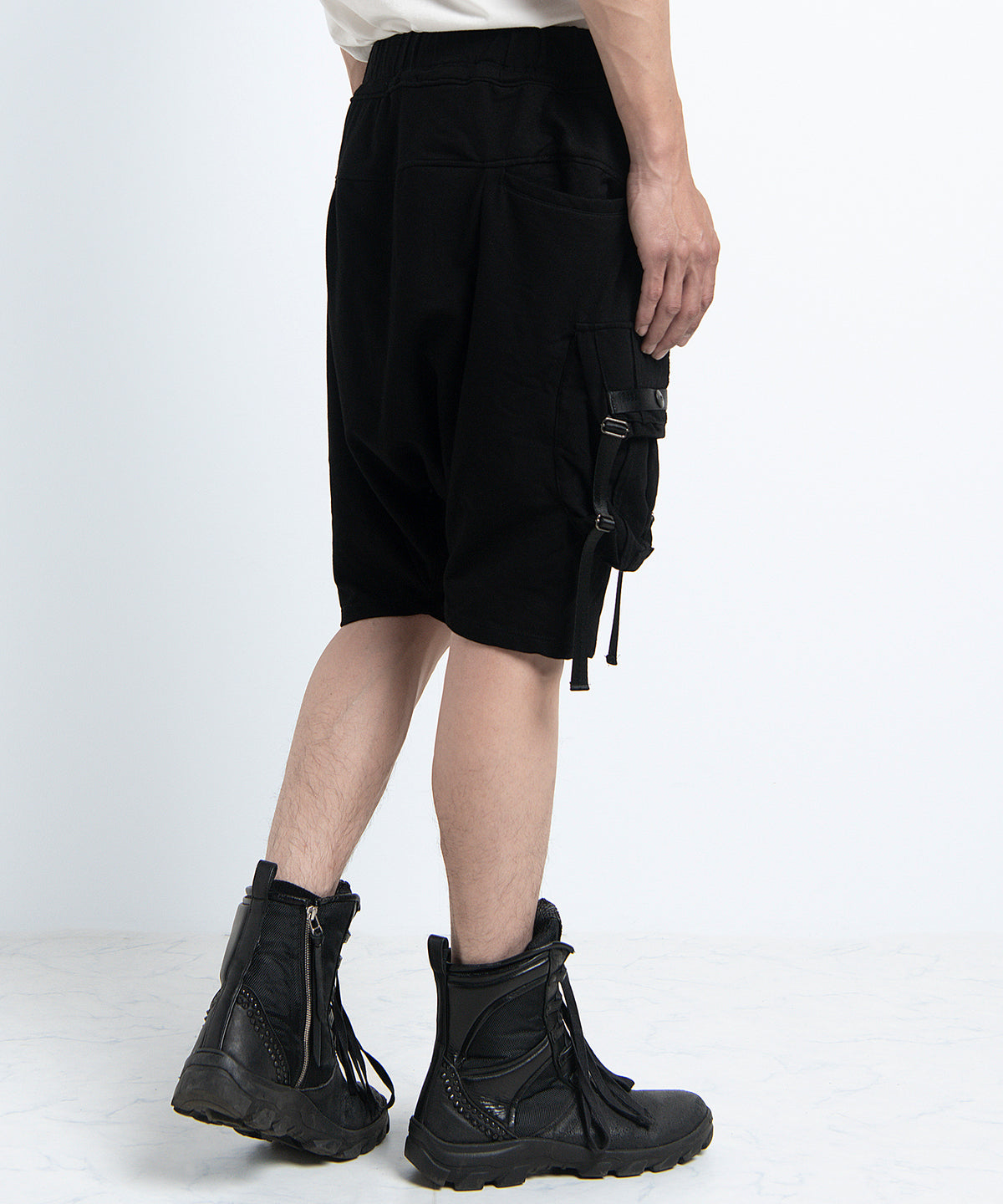 2401-PT06 Black Raven Shorts 05 Black