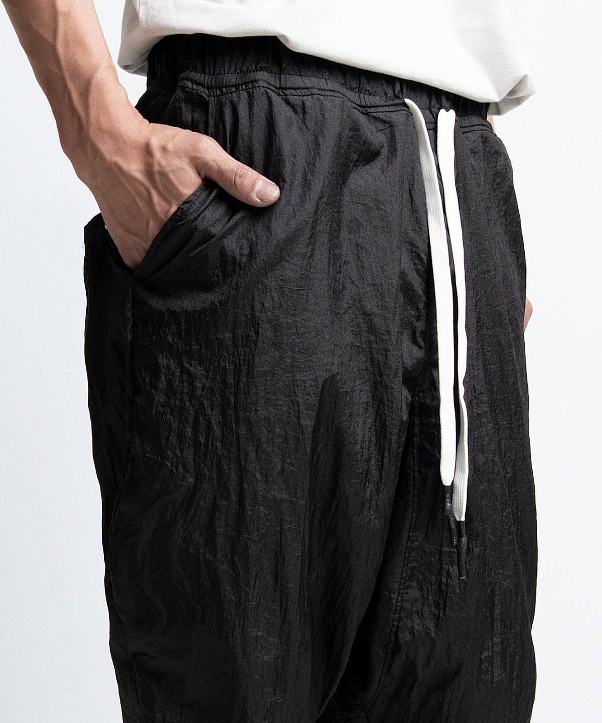 2401-PT10 Parachute Triangle Pants Black