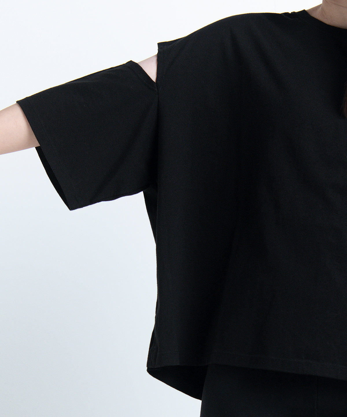 2401-CTL03 Open Sleeve Cut Black