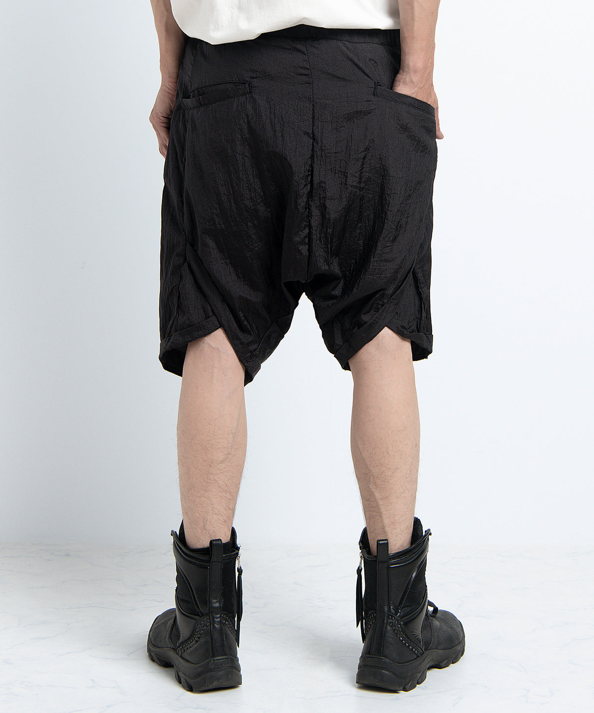 2401-PT11 Parachute Lazy Shorts Black