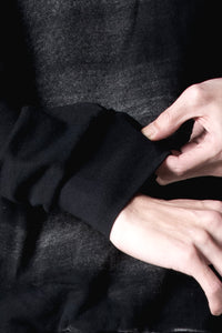 2502-TP07 Serpent Cross Pullover