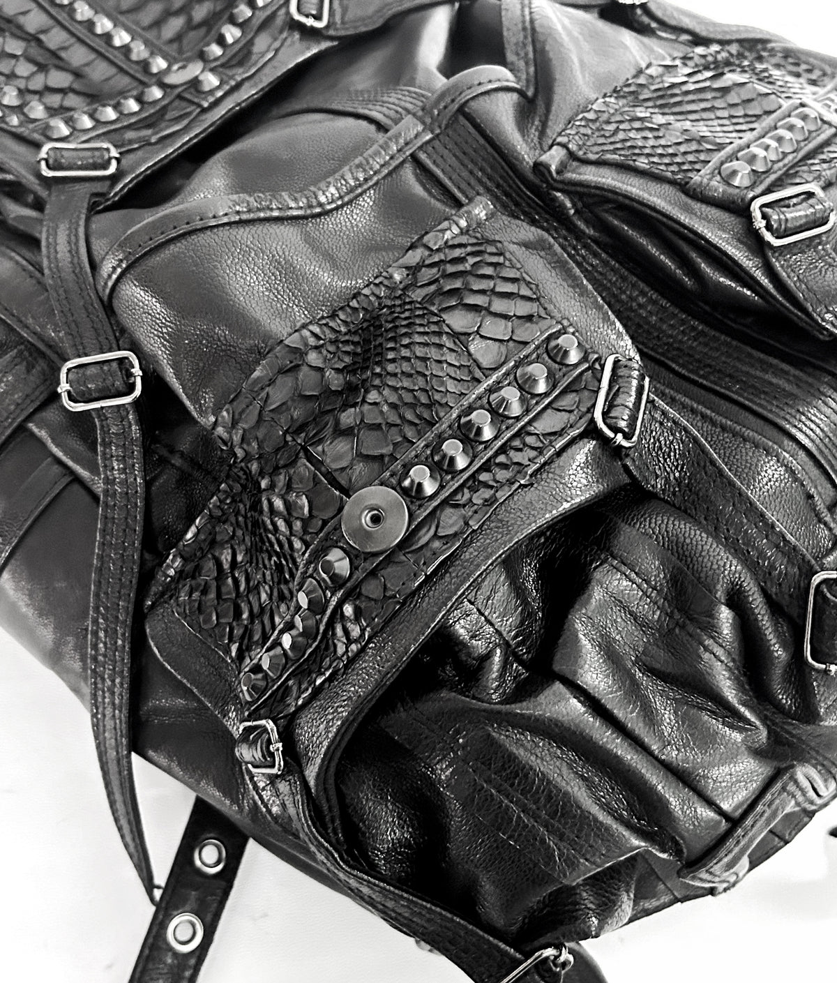 2402-BG03 Black Metal Backpack 02/ SPC