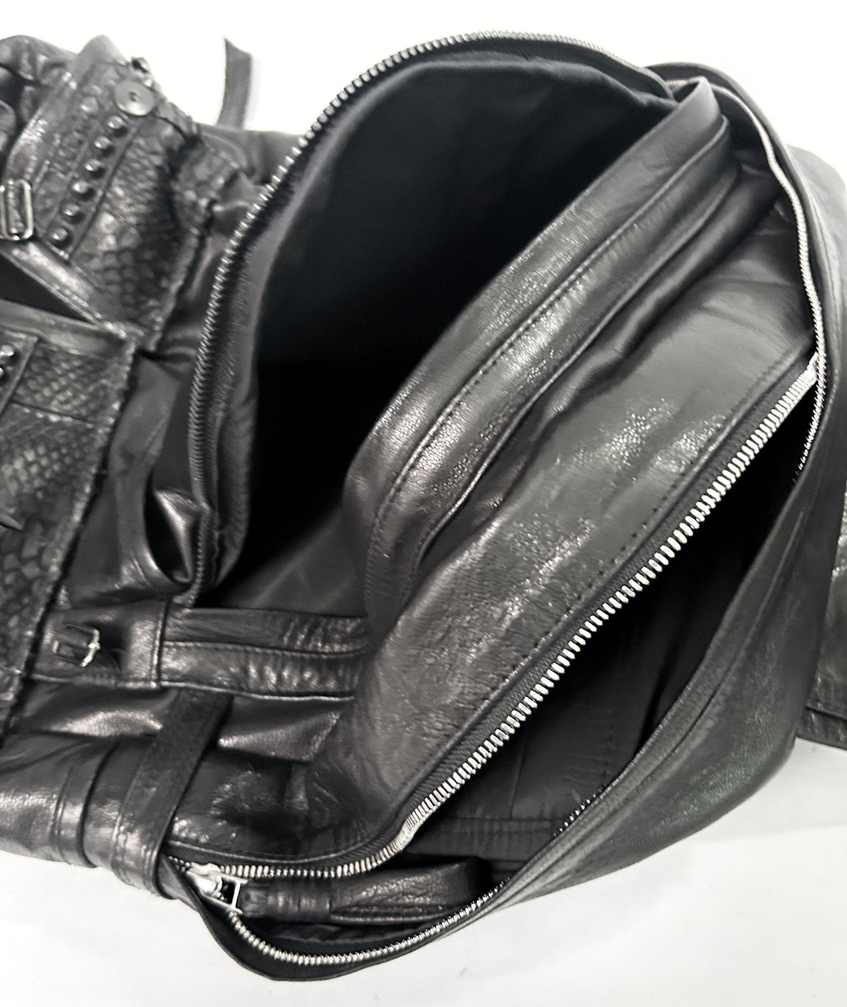 2402-BG03 Black Metal Backpack 02/ SPC