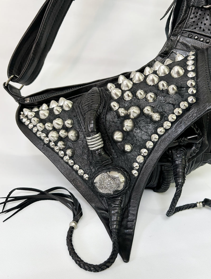 2402-BG12 KB-Shoulder/ Killer Druzy 02