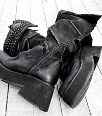 2501-BO13 Crush Platform Boots 01
