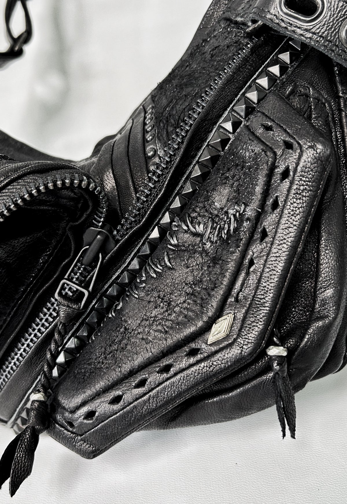 2002-BG01 KB-Shoulder / Black Raven 02