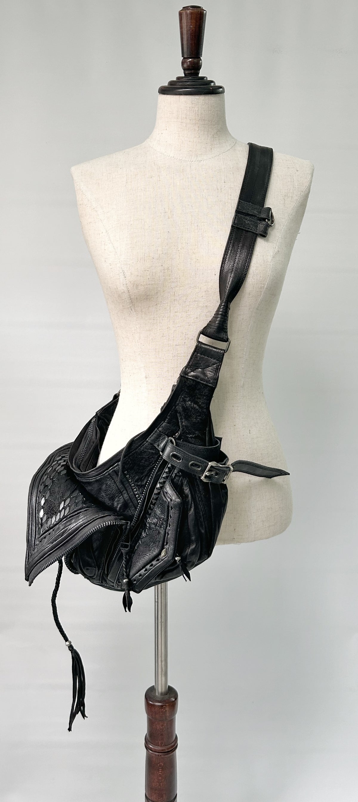 2002-BG01 KB-Shoulder / Black Raven 02