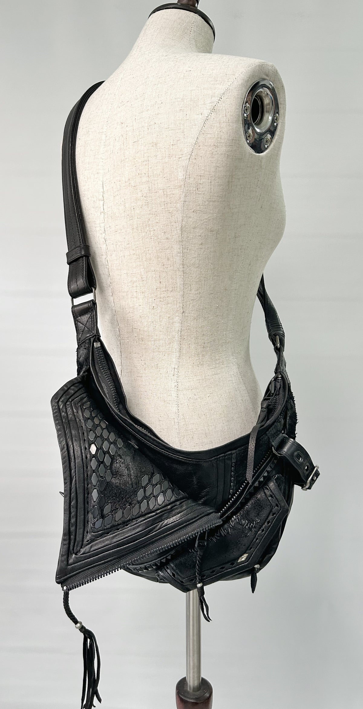 2002-BG01 KB-Shoulder / Black Raven 02