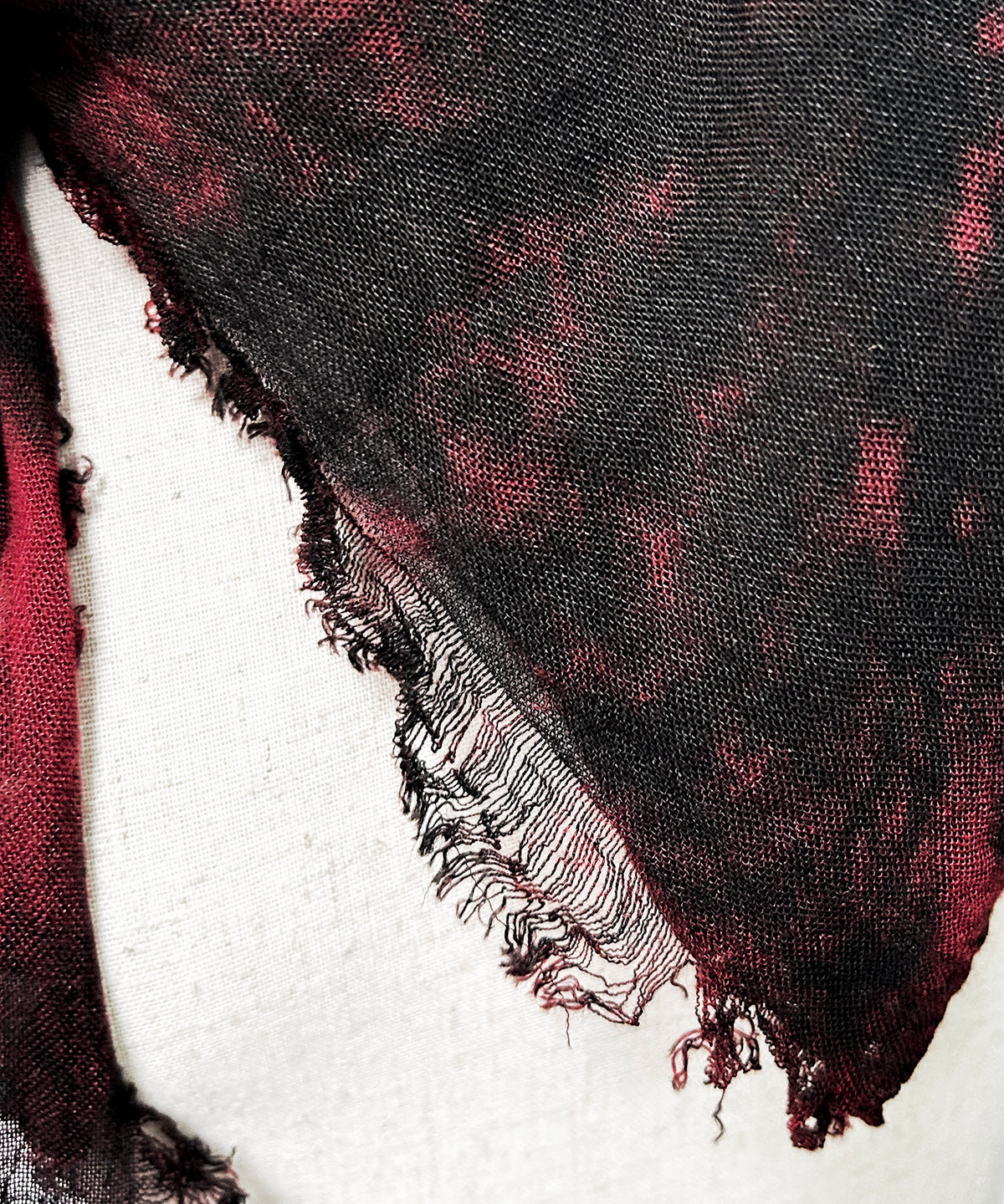 2502-ST02 Tie Dye Square Stole 05_Black/Red