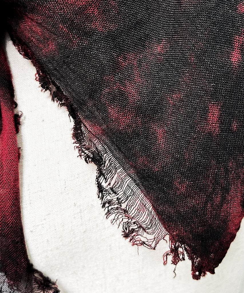 2502-ST02 Tie Dye Square Stole 05_Black/Red