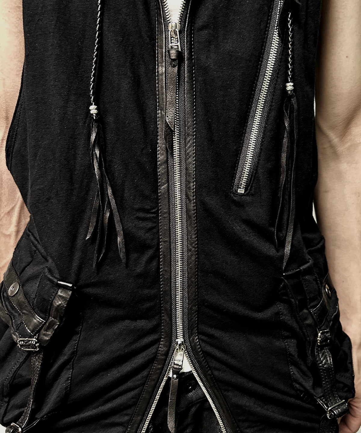 2502-TP04 Black Raven Vest 05
