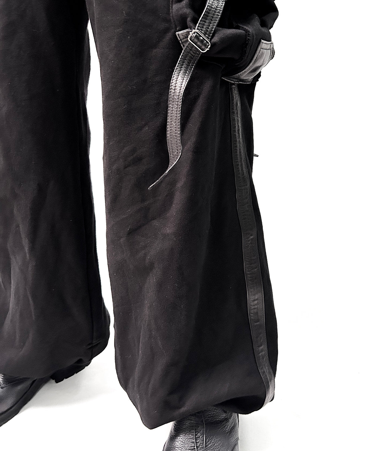2502-PT08 Black Raven Wide Sweat Pants
