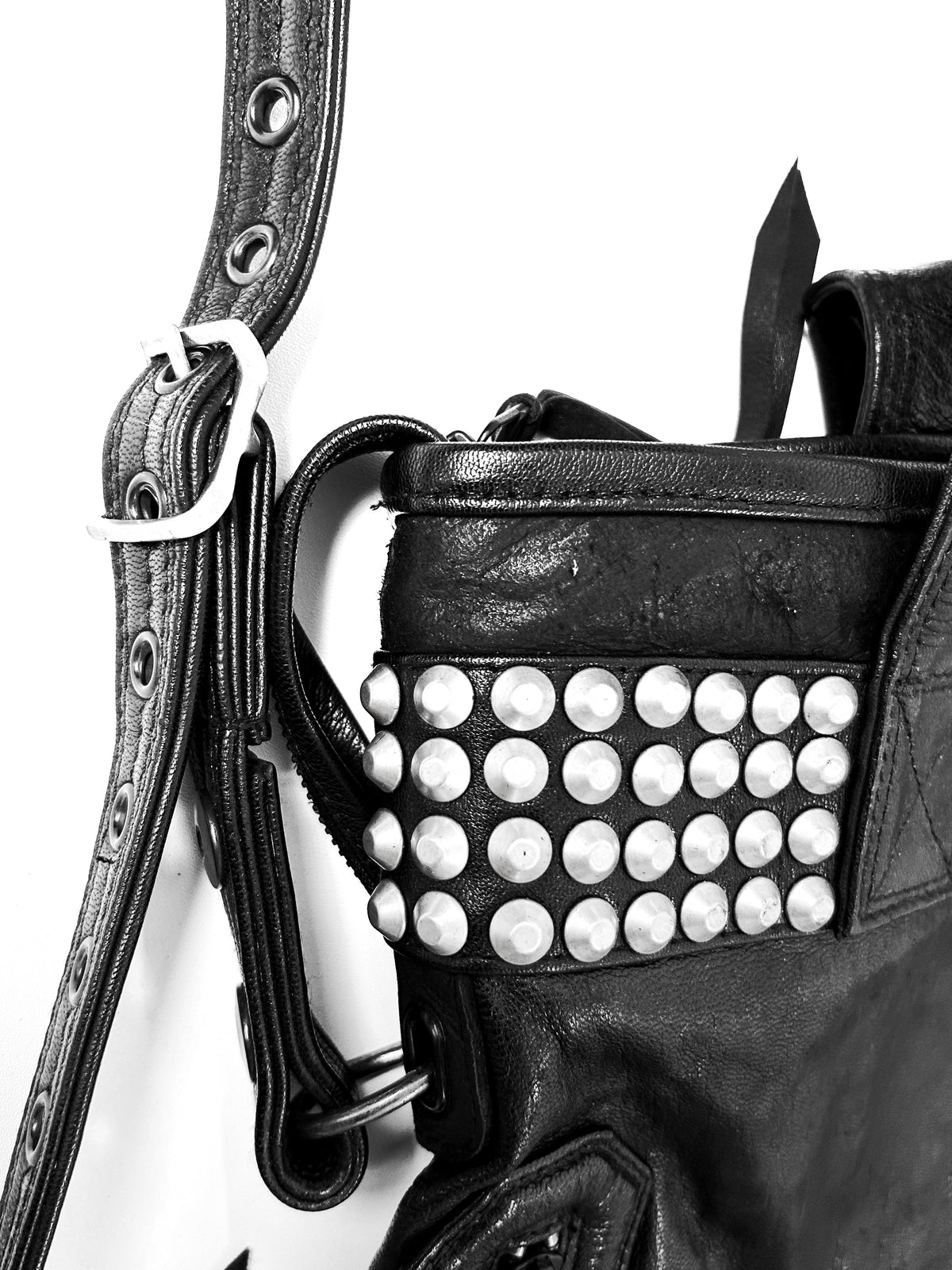 1301-BG02 White Estoc Tote