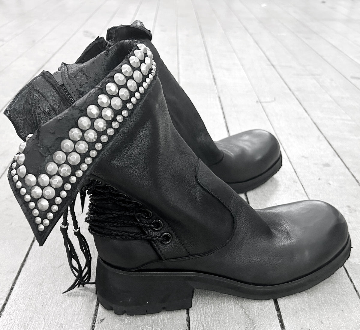 2402-BO06 Crush Braided Boots 03