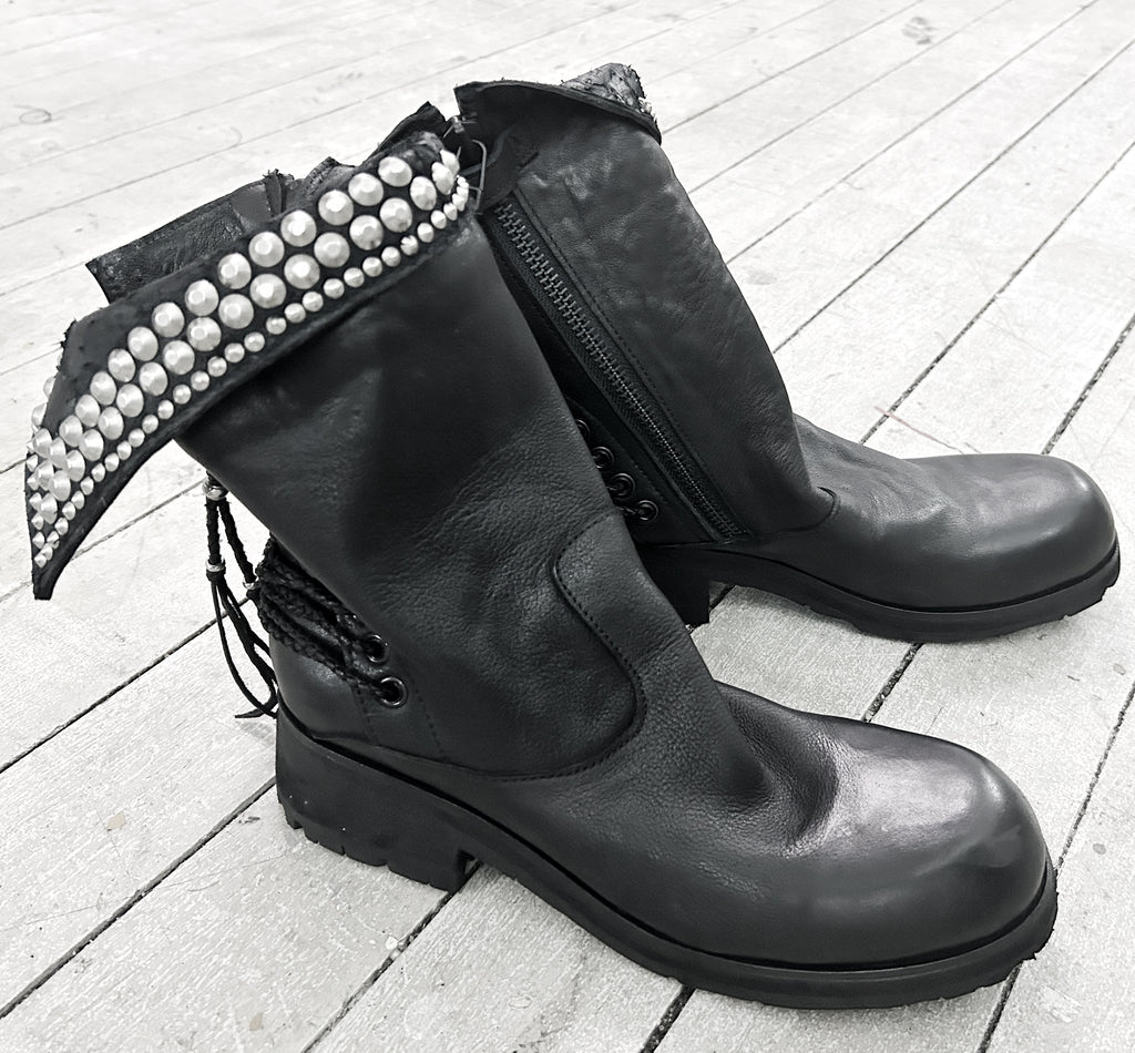 2402-BO06 Crush Braided Boots 03