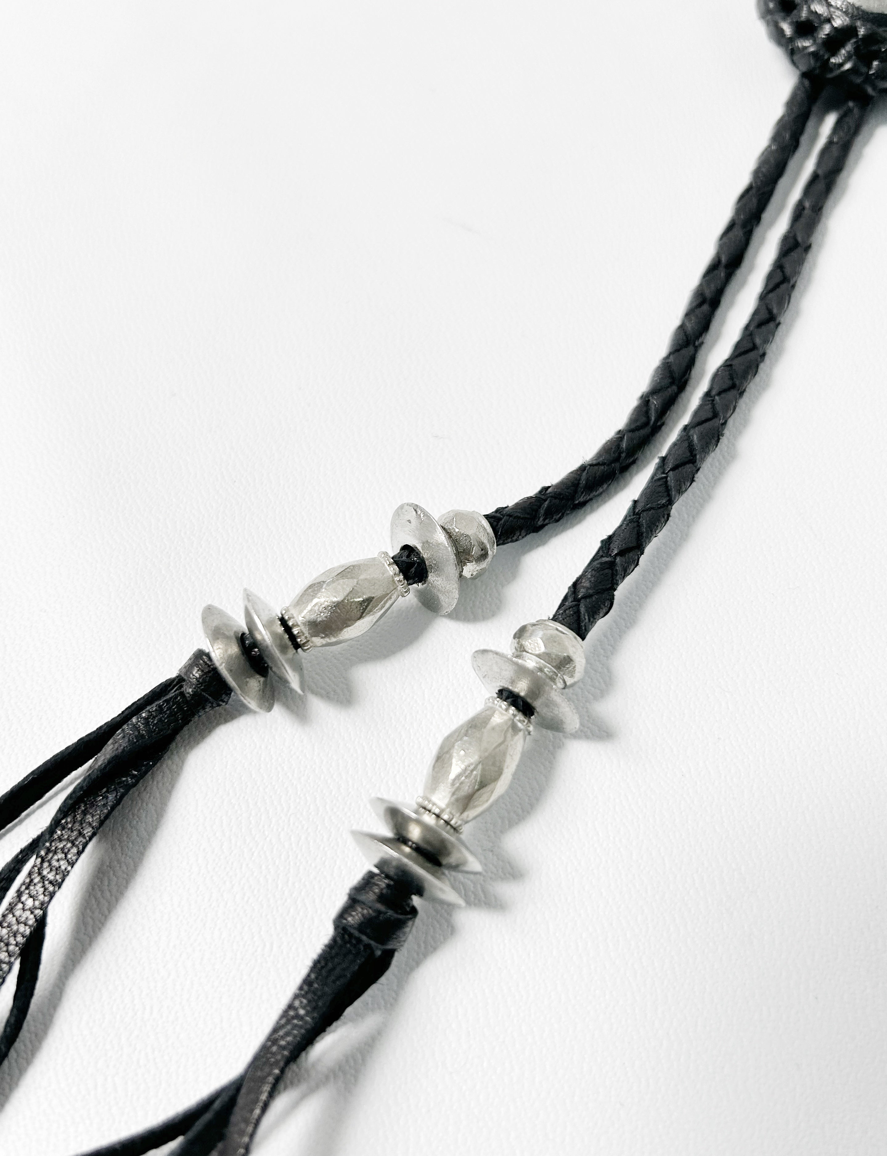 2401-AC07 Druzy Loop Tie – KMRii OFFICIAL ONLINE STORE