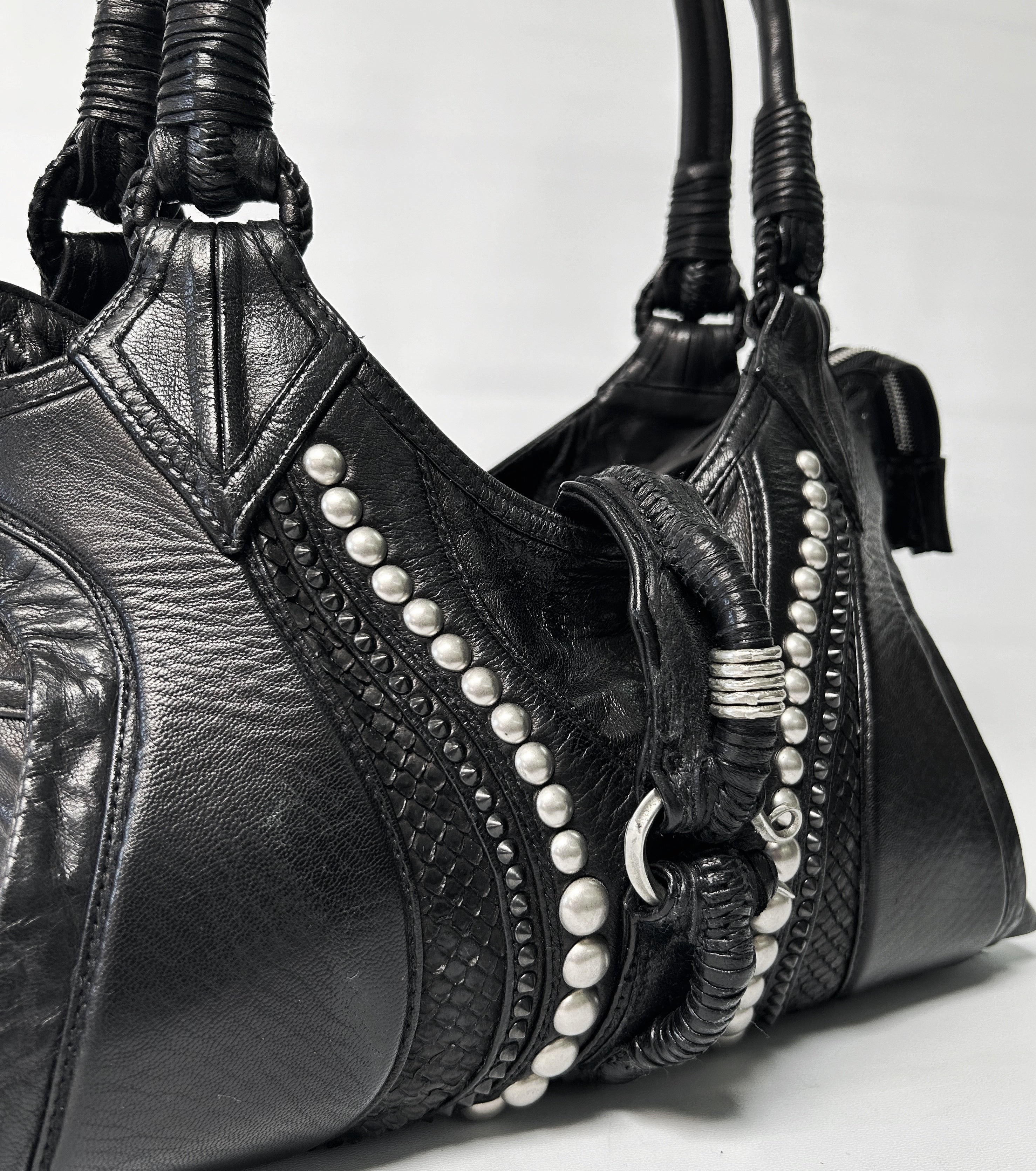 2402-BG05 Giger White Mercury 02 – KMRii OFFICIAL ONLINE STORE