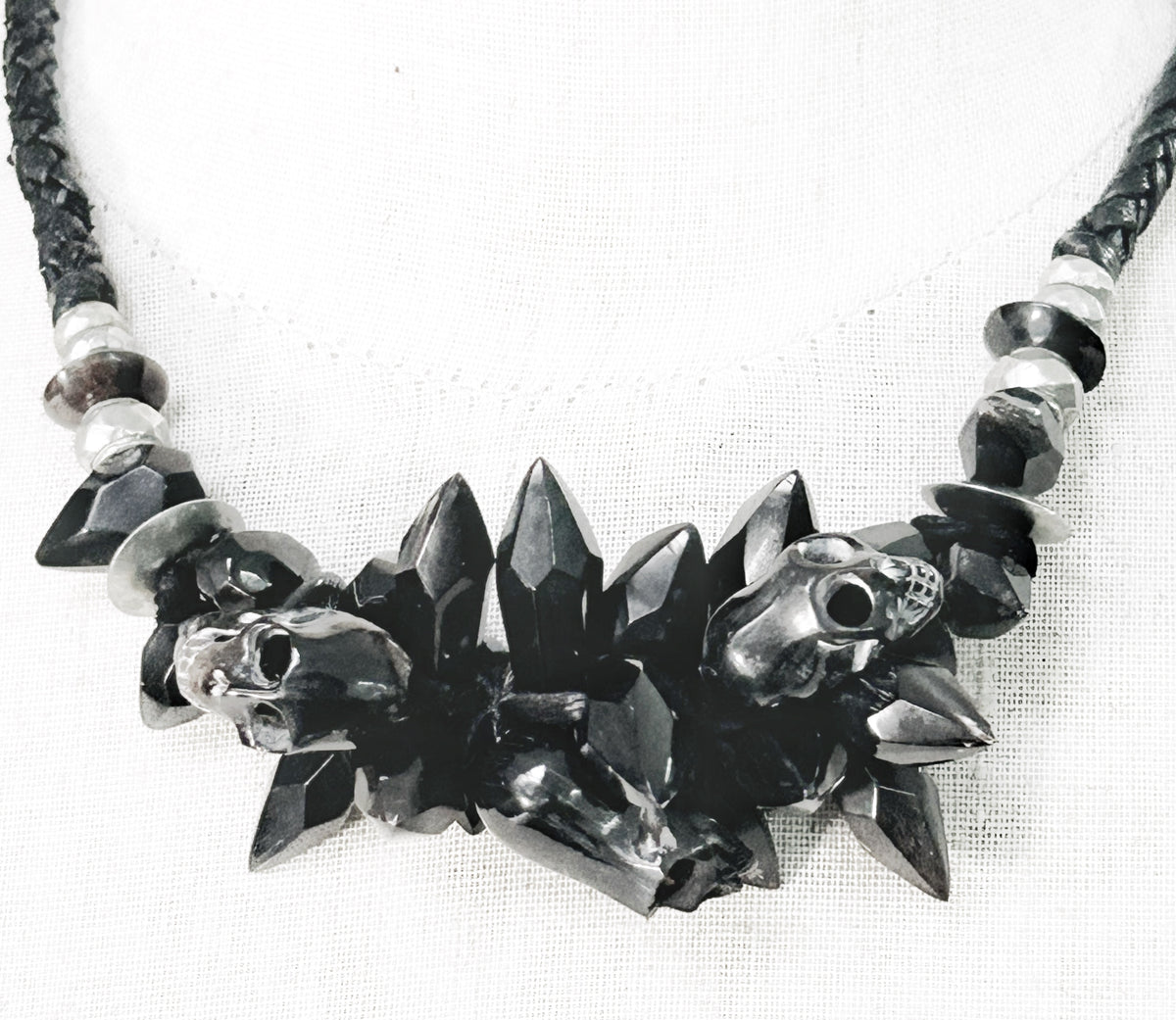 2501-AC11 Black Shadow Necklace 02