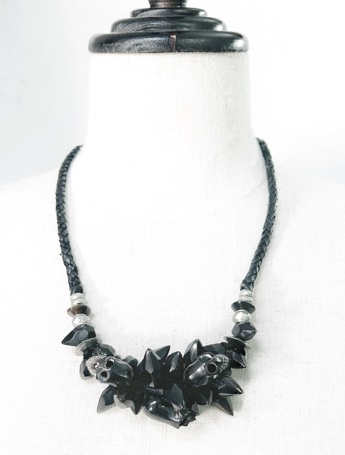2501-AC11 Black Shadow Necklace 02