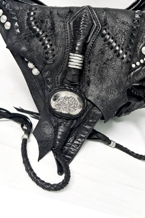 Additional stone with full leather decoration