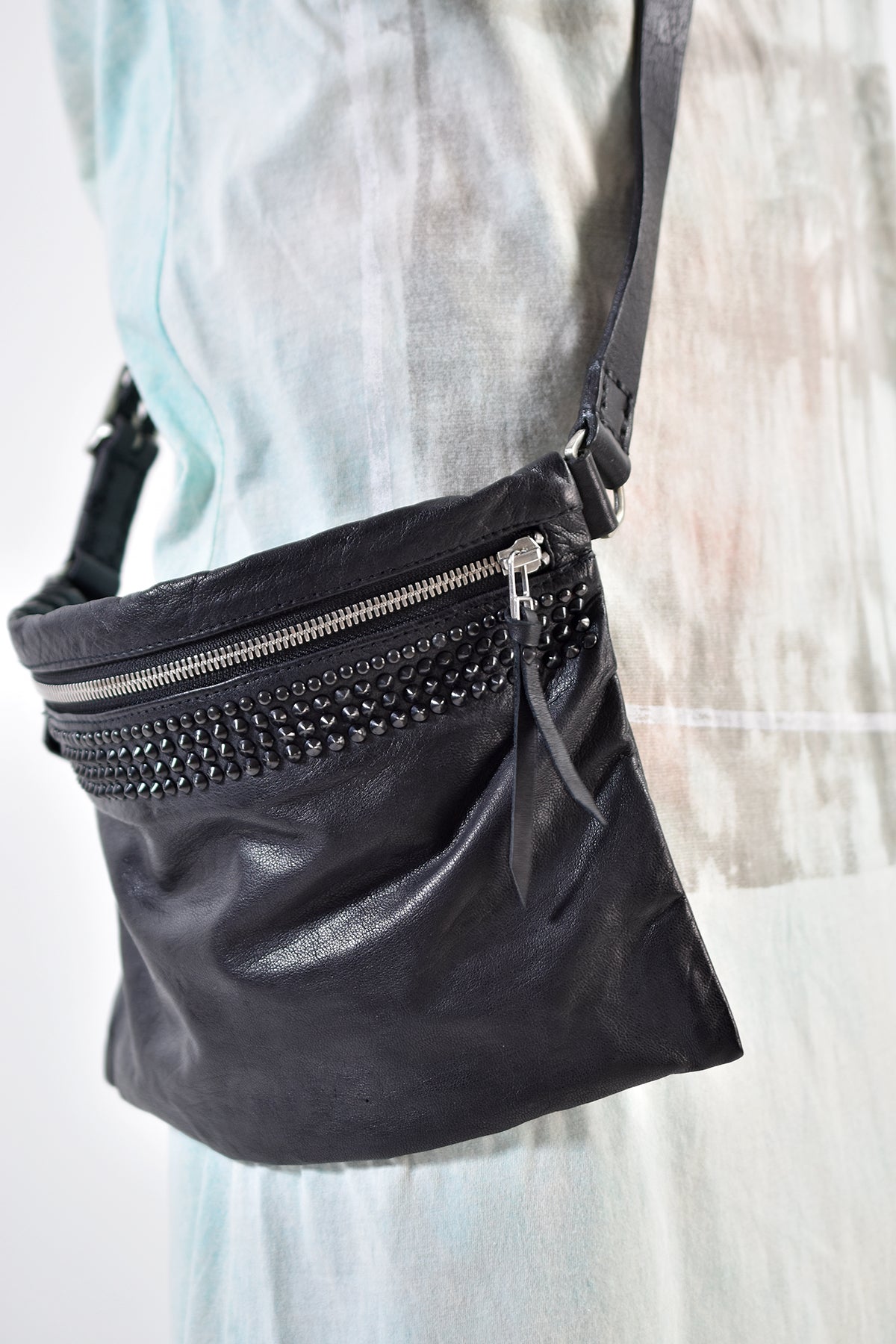 1902-BG05 Stingray Square Pouch