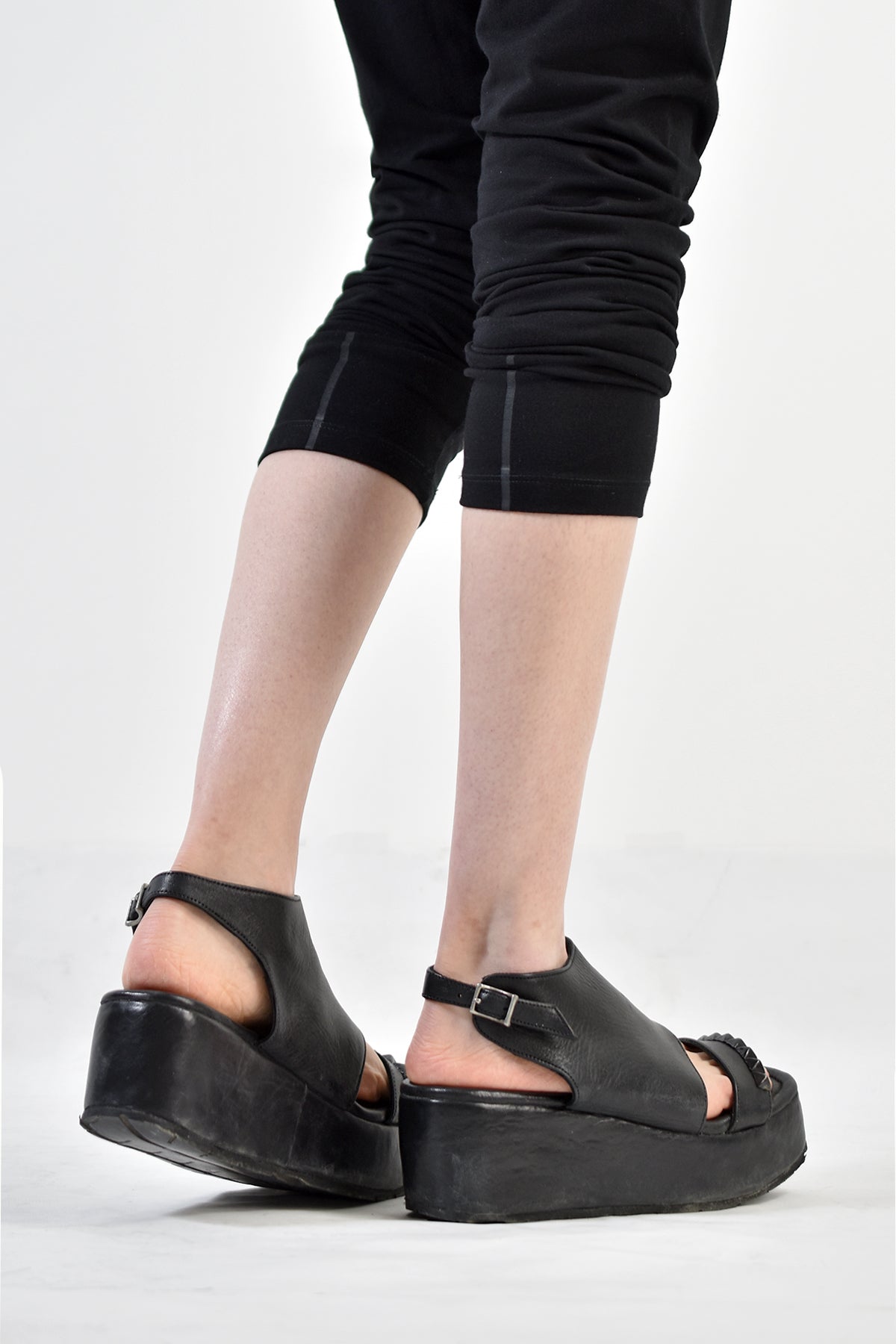1801-BO04L Black Metal Sandal PMD