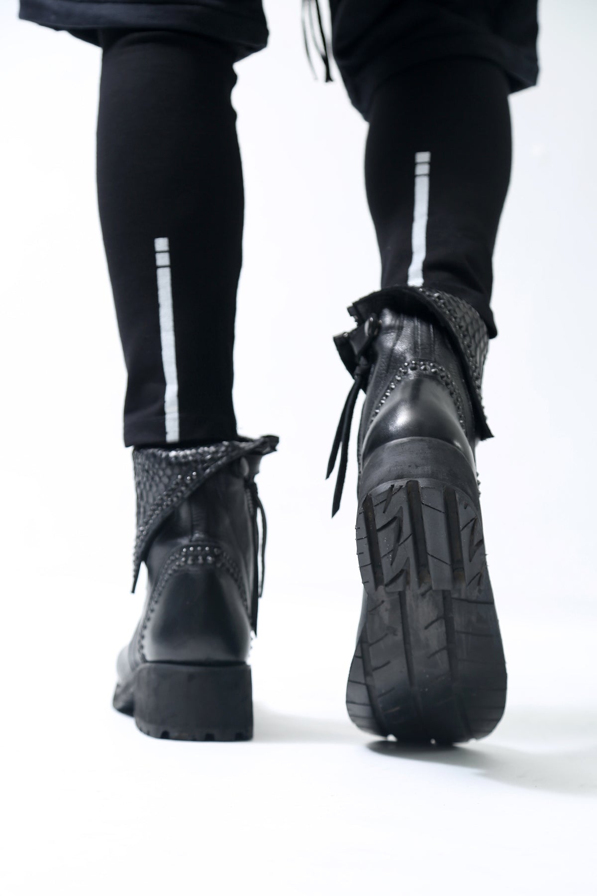 1602-BO03 Crush Short Boots