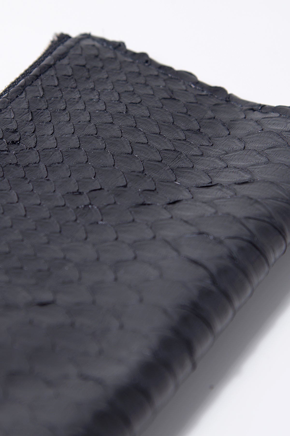 2202-W05B Drop Purse 02 Black