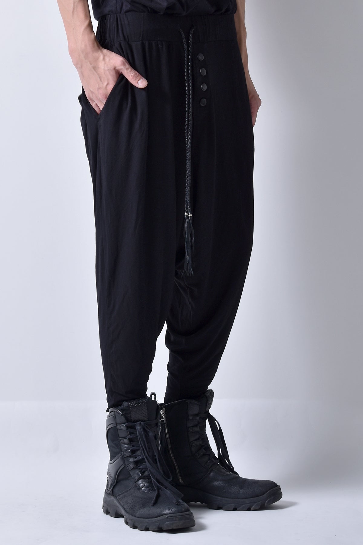 2101-PT04A Viscose Triangle Pants 02