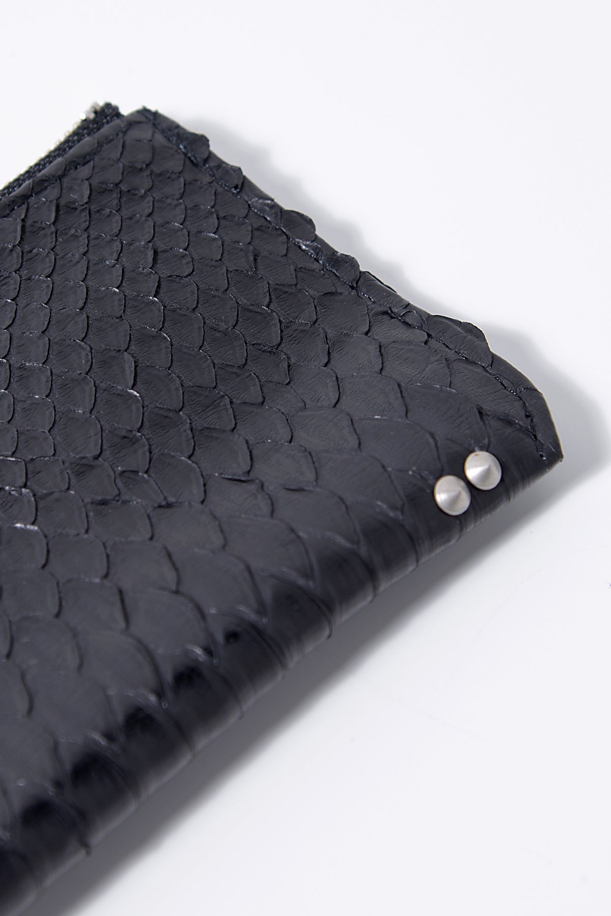 2202-W05B Drop Purse 02 Black