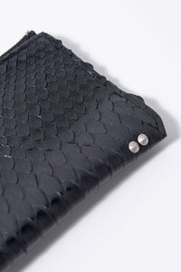 2202-W05B Drop Purse 02 Black