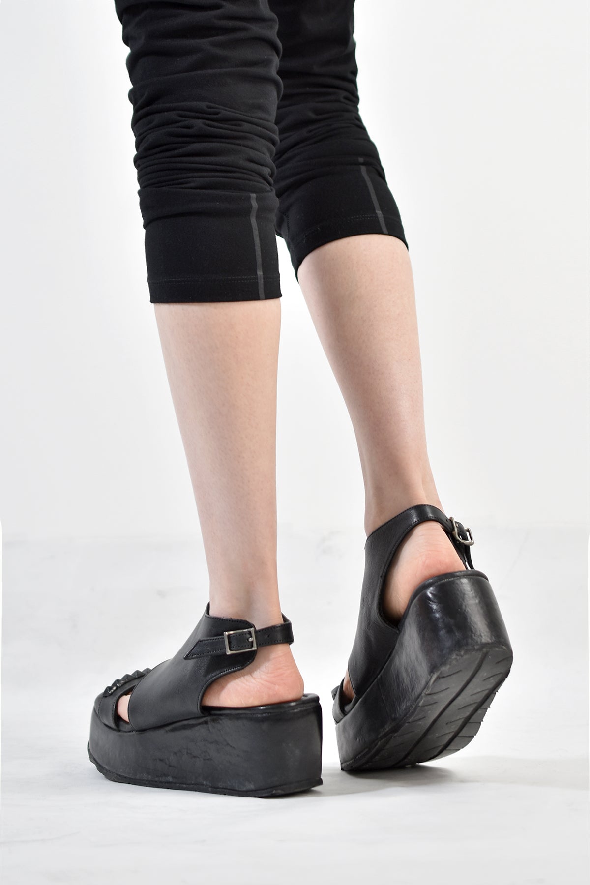 1801-BO04L Black Metal Sandal PMD