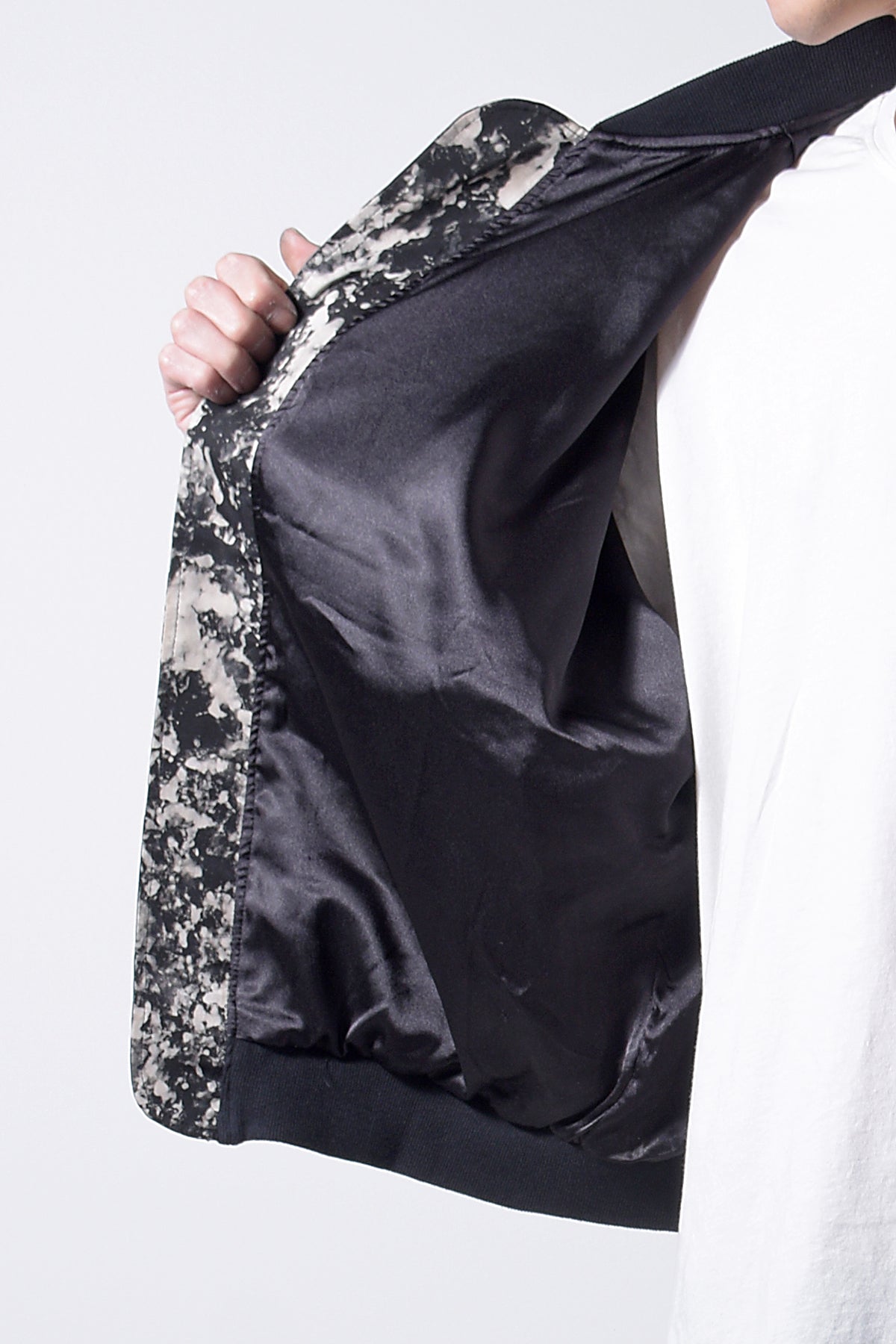 2202-JK04B Flake Discharged Dolman