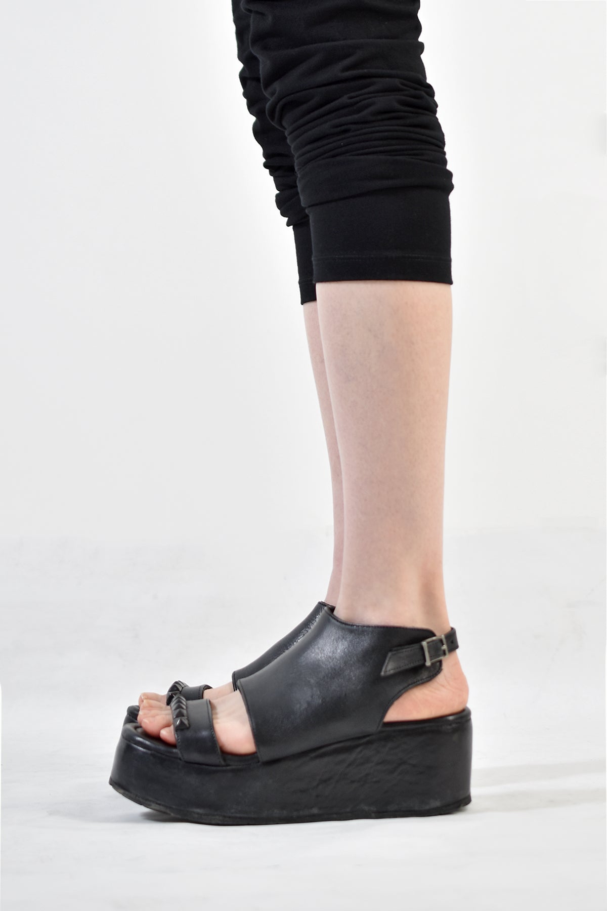 1801-BO04L Black Metal Sandal PMD