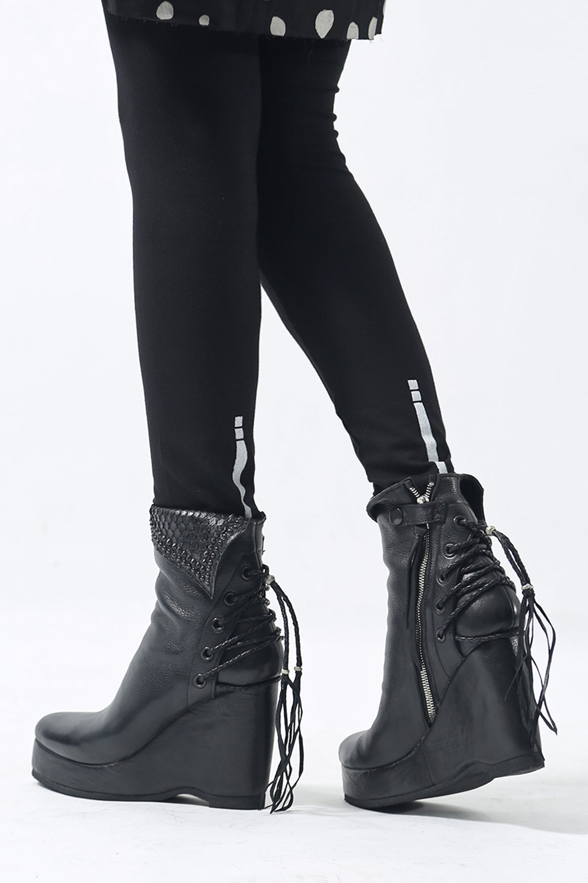 1602-BO02L Crush Braided Boots