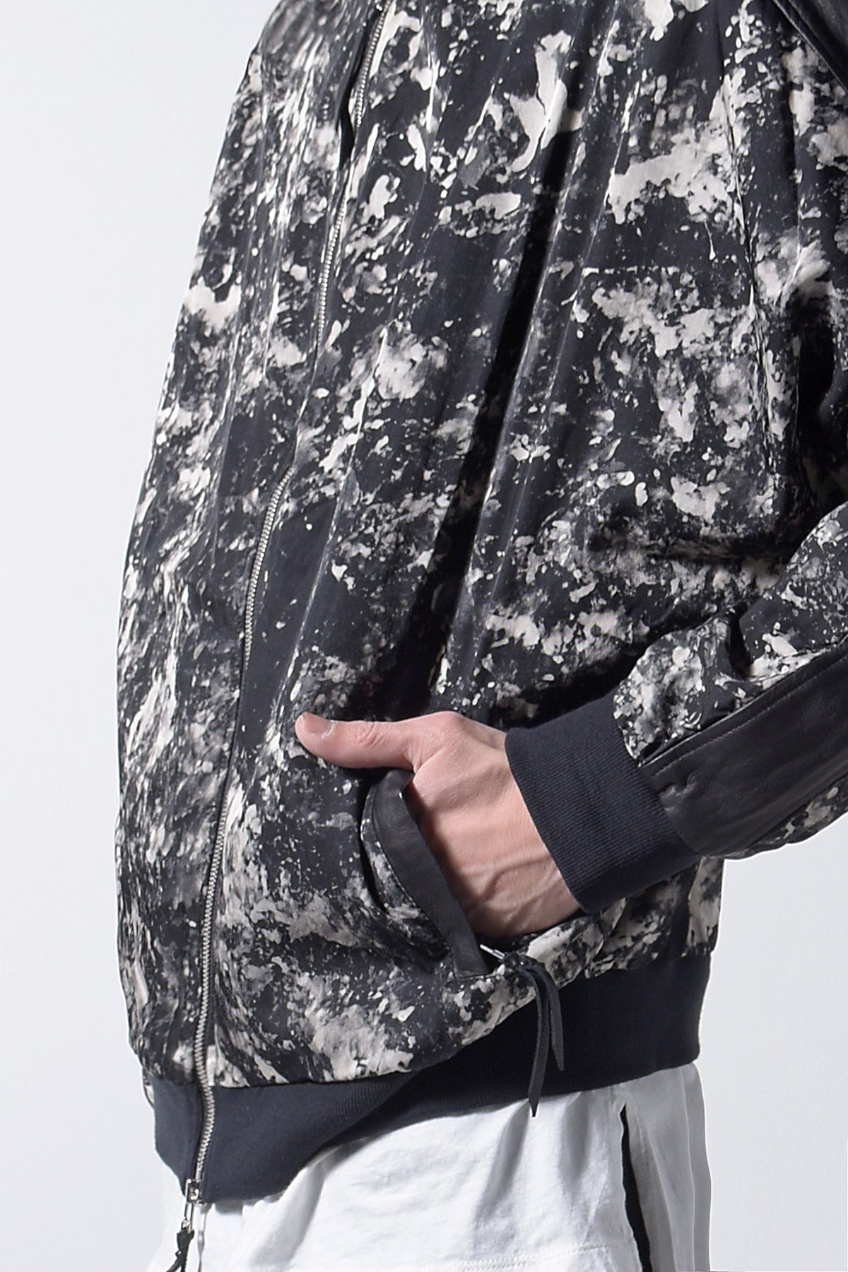 2202-JK04B Flake Discharged Dolman