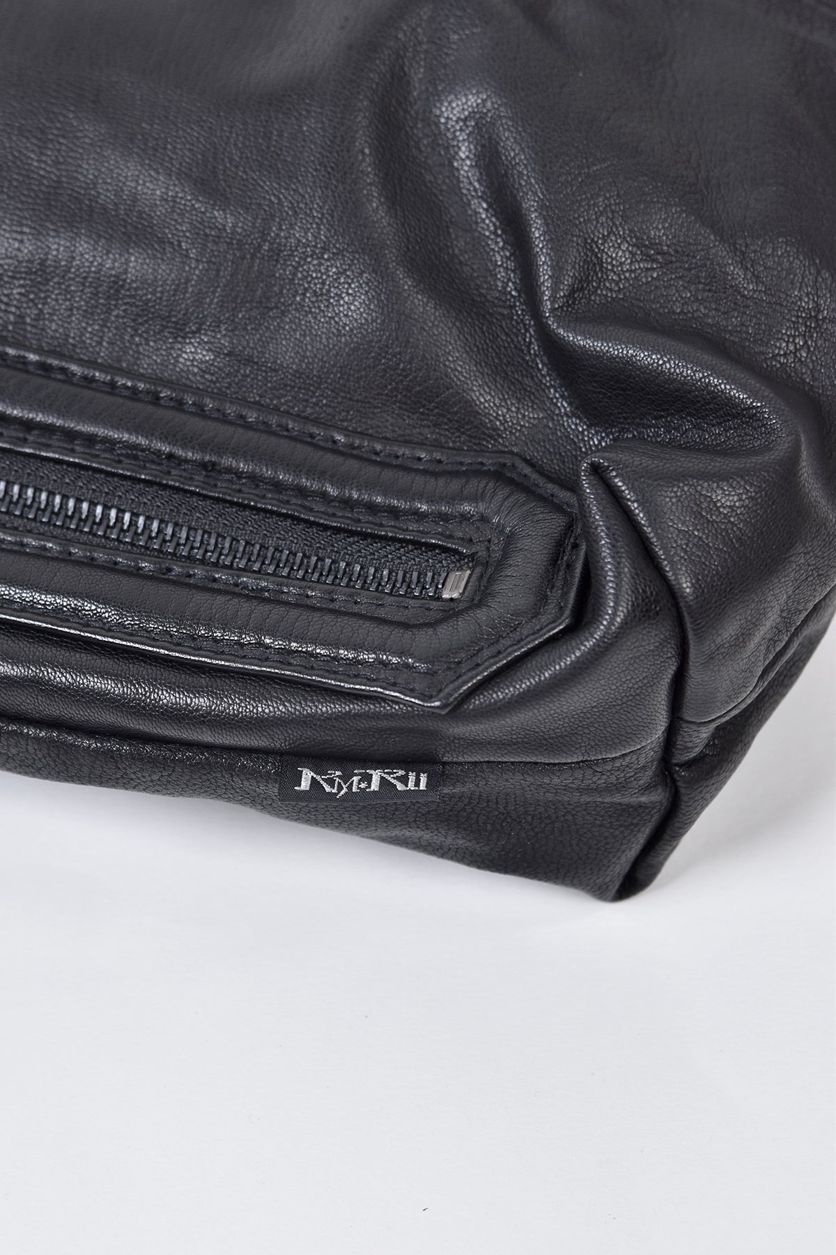 1301-BG02 White Estoc Tote