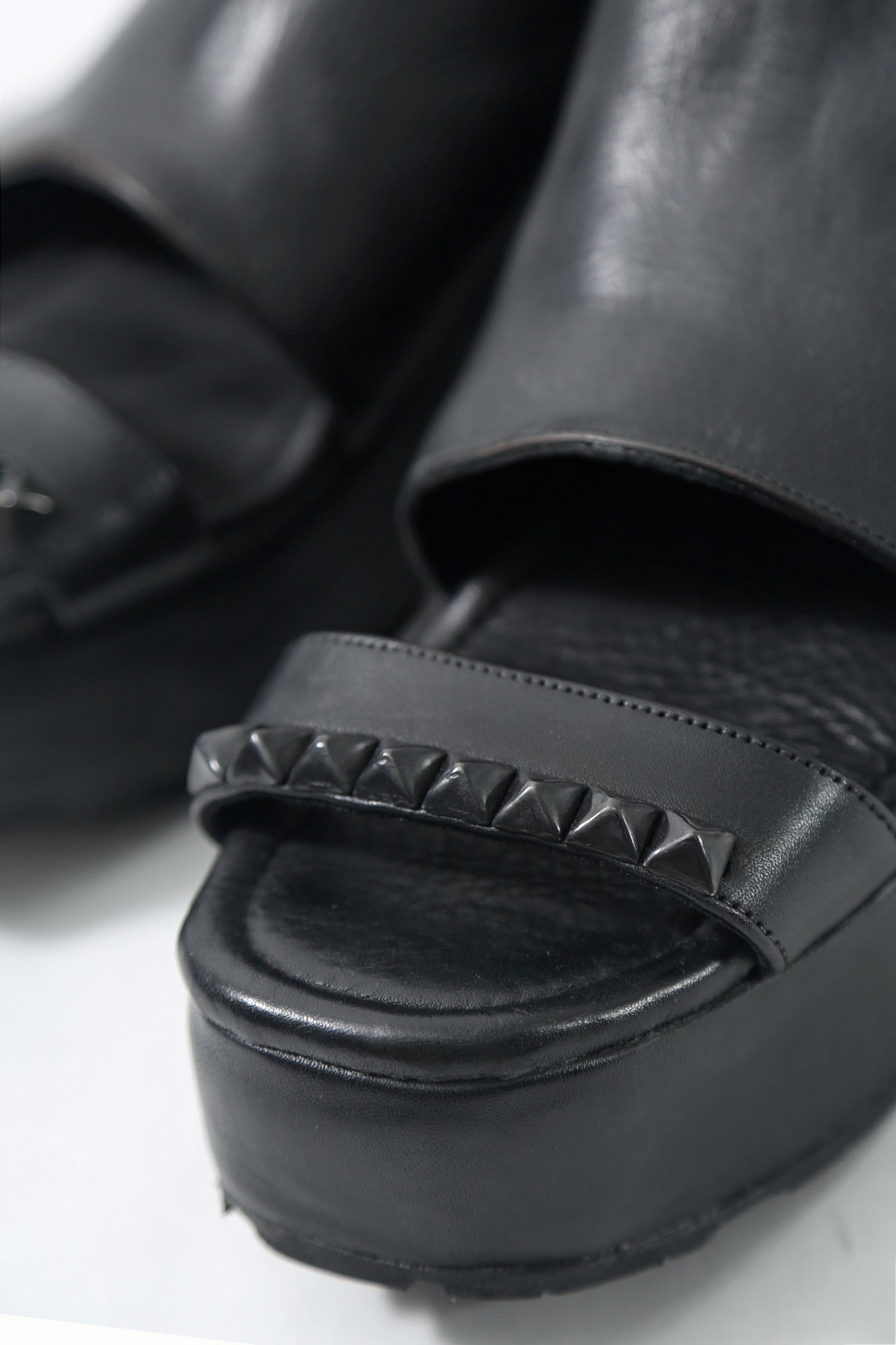 1801-BO04L Black Metal Sandal PMD