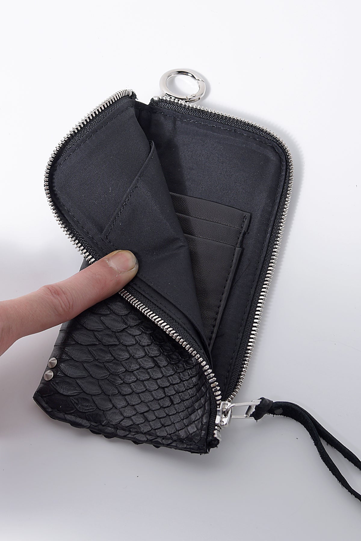 2202-W05B Drop Purse 02 Black