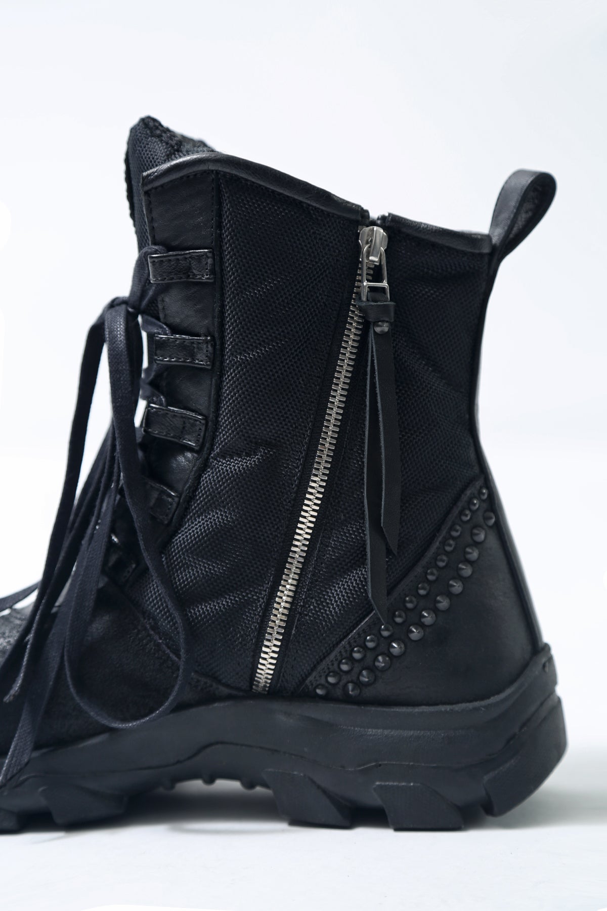 1801-BO08 Black Metal Sneaker 03